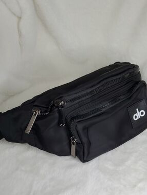 ALO Yoga Black Waist Bag - Compact Zippered Belt Pack